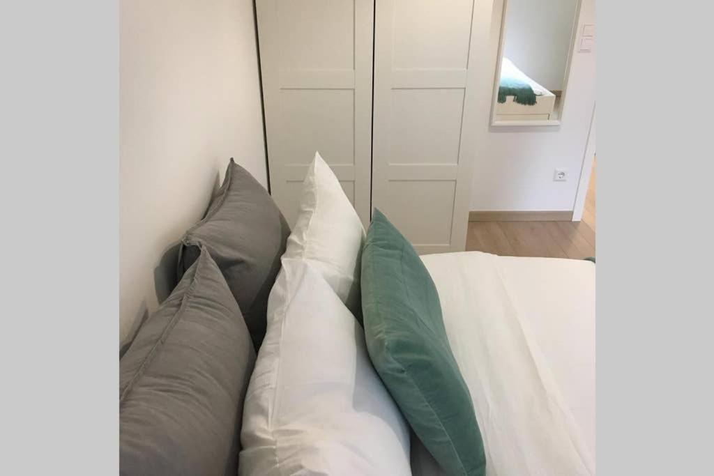 Trendy New And Large 3 Beds Apartment *