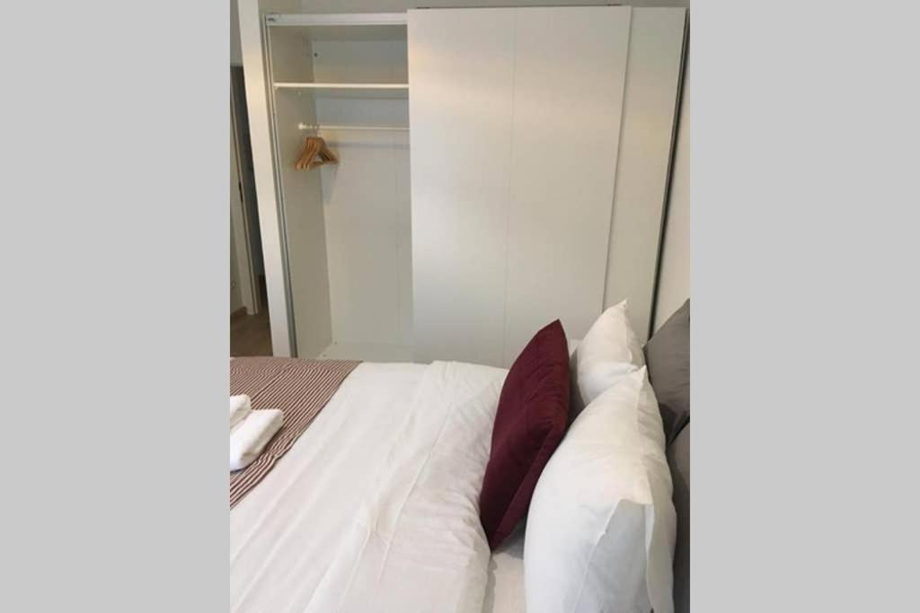 Trendy New And Large 3 Beds Apartment